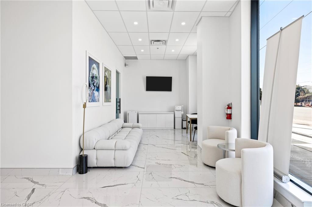 1-7097 Yonge Street Property Photo 10