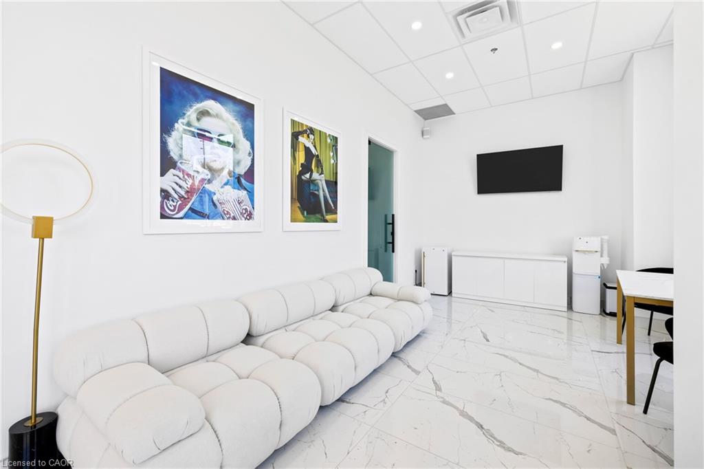 1-7097 Yonge Street Property Photo 11
