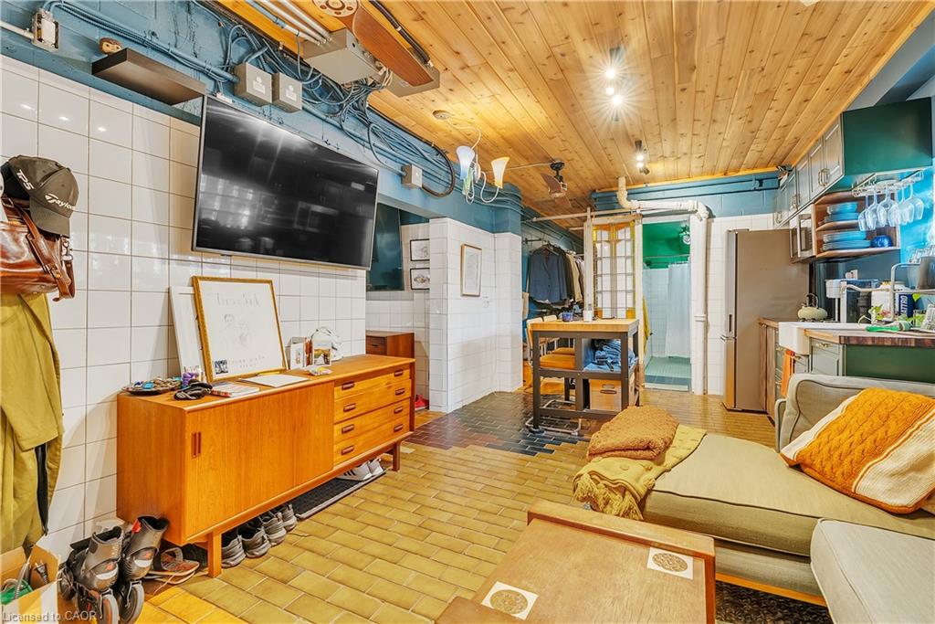 237 James Street N Property Photo 22