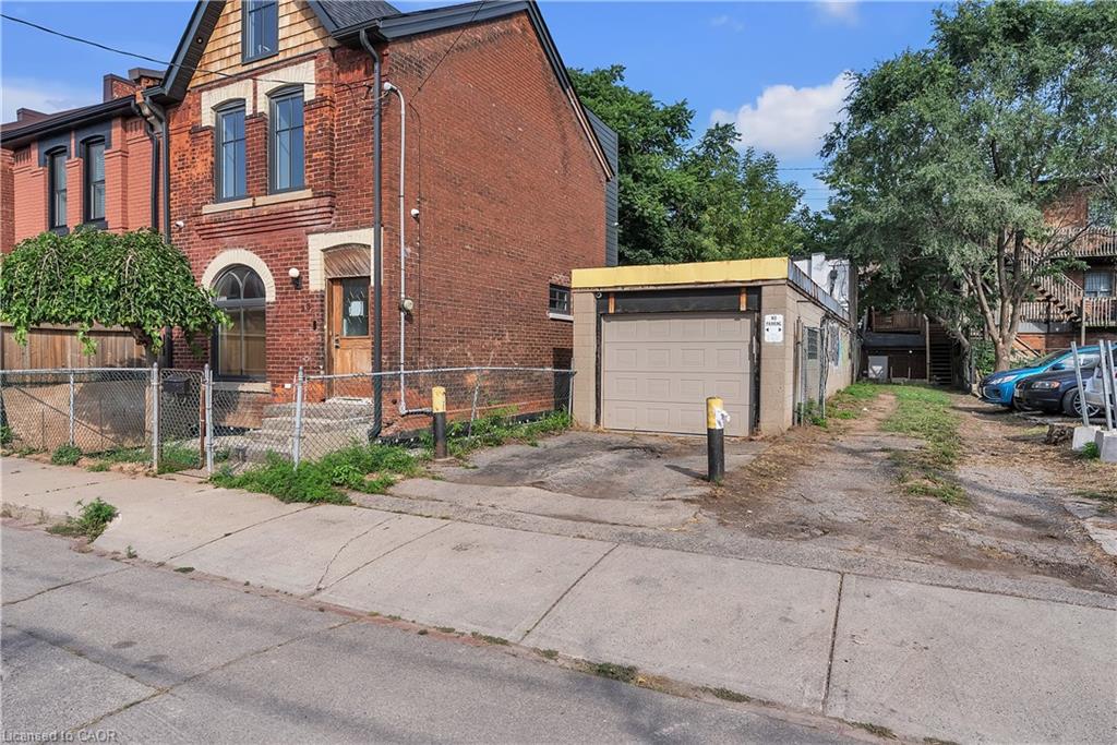 237 James Street N Property Photo 28
