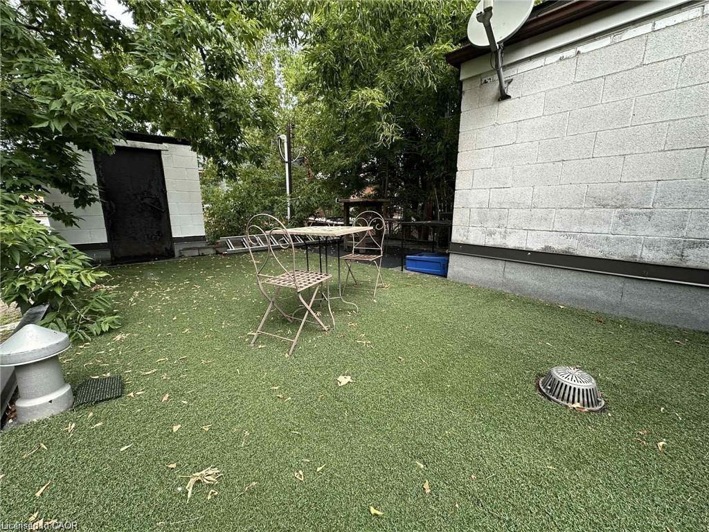237 James Street N Property Photo 43