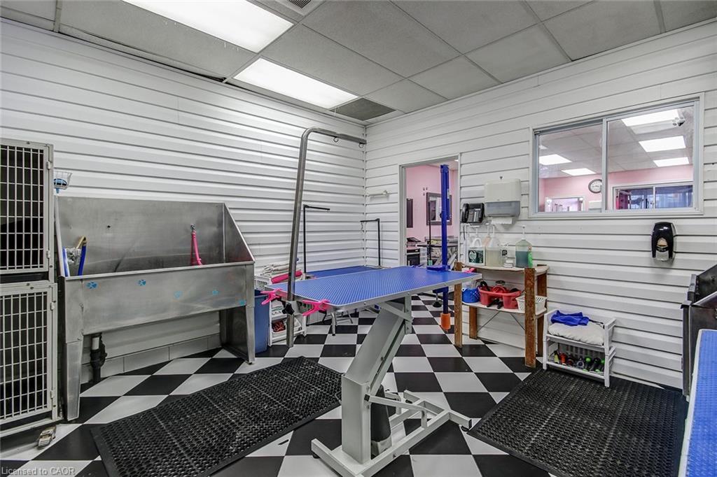 1858 Lakeshore Road W Property Photo 9