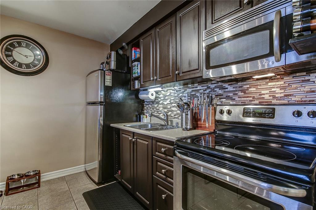 1858 Lakeshore Road W Property Photo 14
