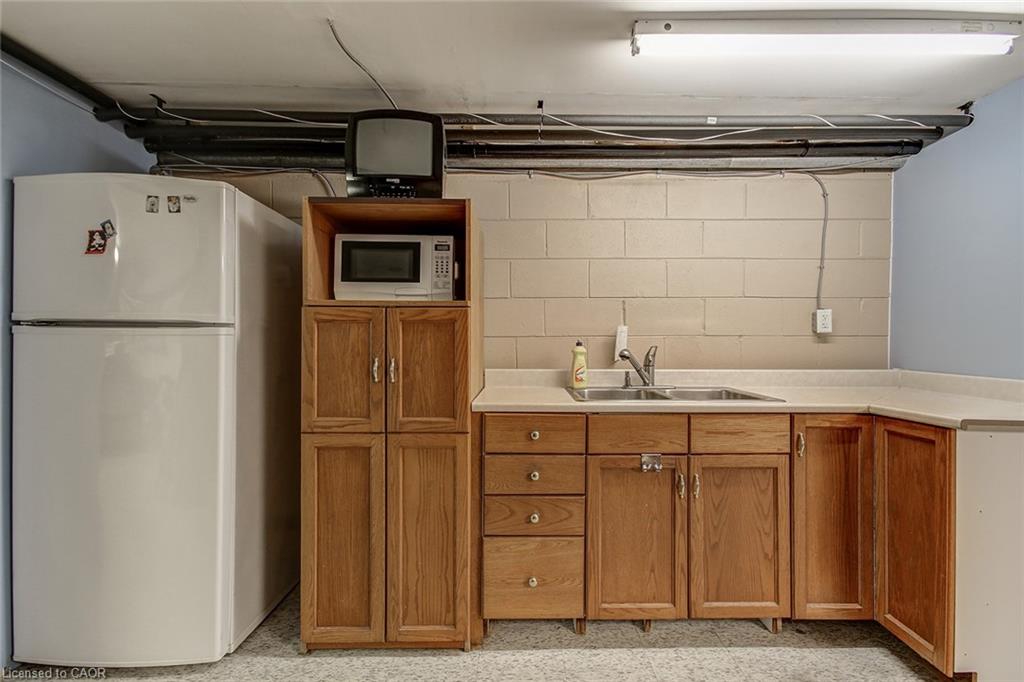 1858 Lakeshore Road W Property Photo 34