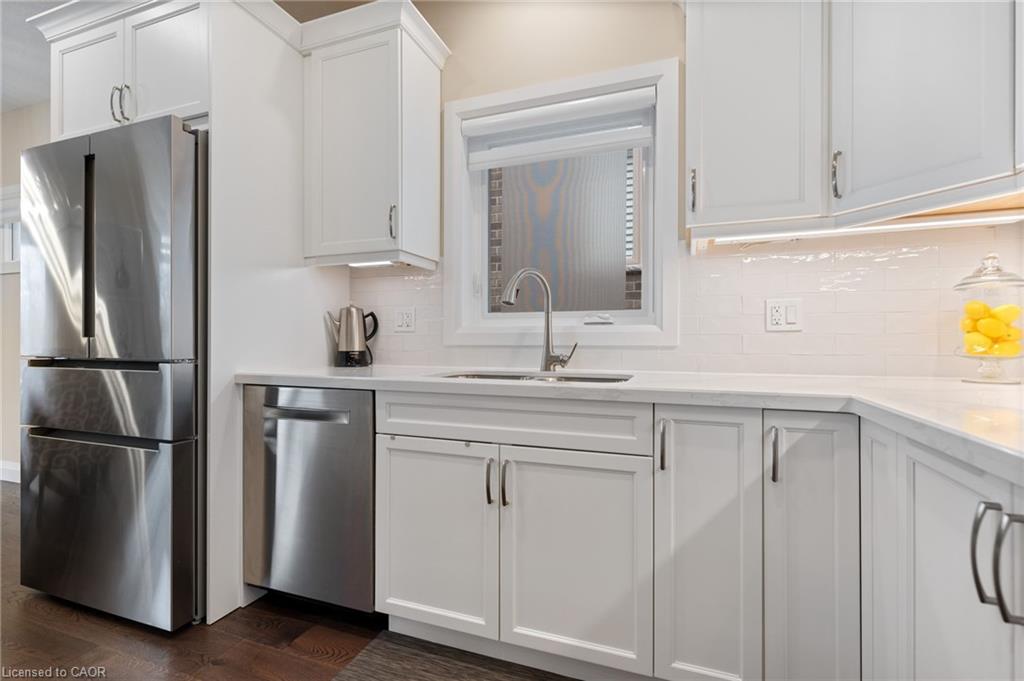 50 Vanrooy Trail Property Photo 13