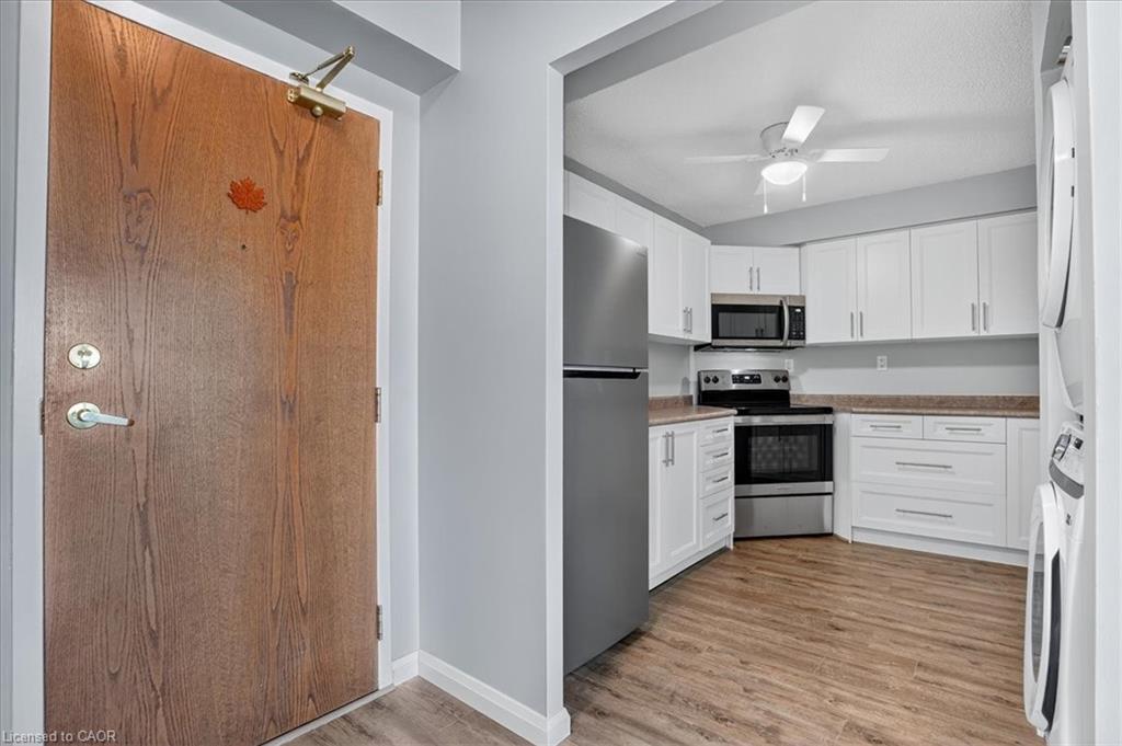 506-3227 King Street E Property Photo 9
