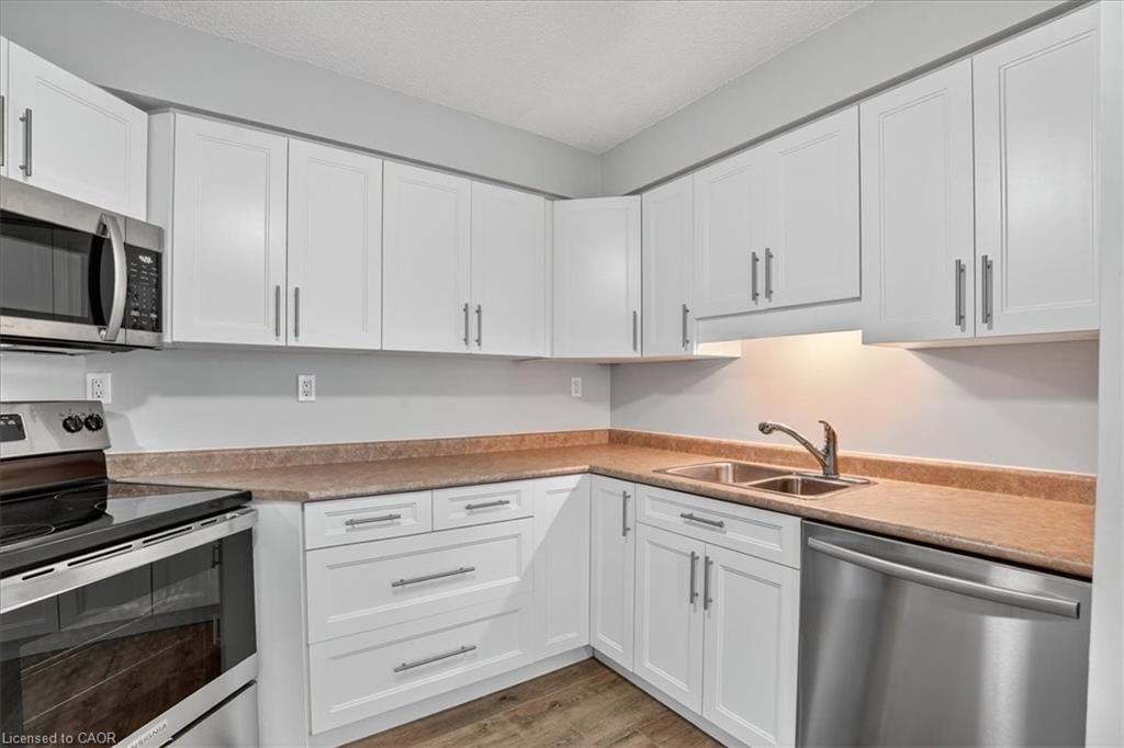 506-3227 King Street E Property Photo 11