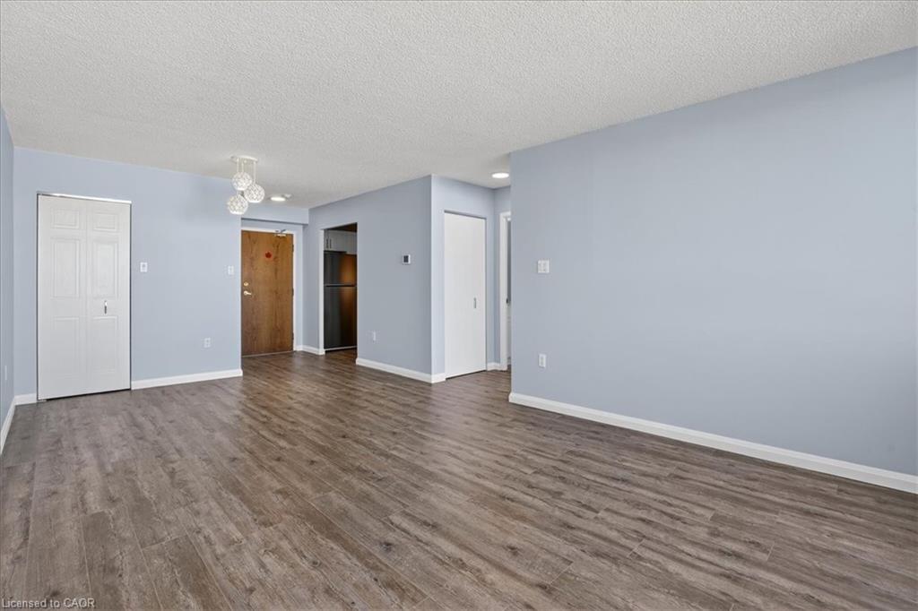 506-3227 King Street E Property Photo 20