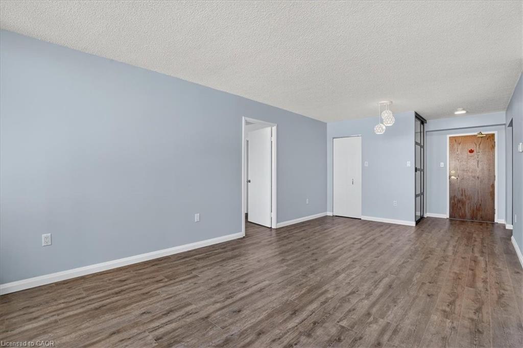 506-3227 King Street E Property Photo 21