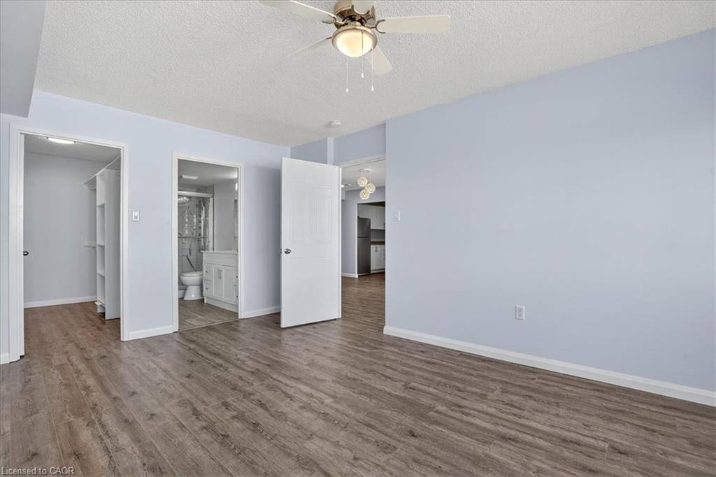 506-3227 King Street E Property Photo 32