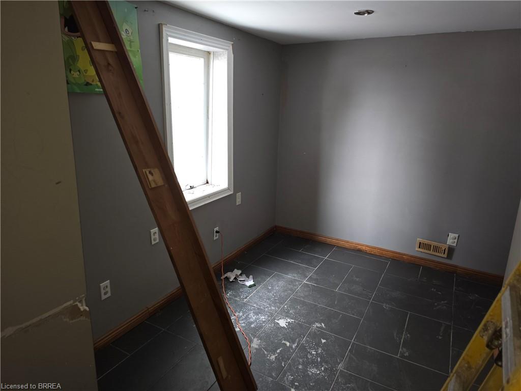 189 Townline Street Property Photo 8