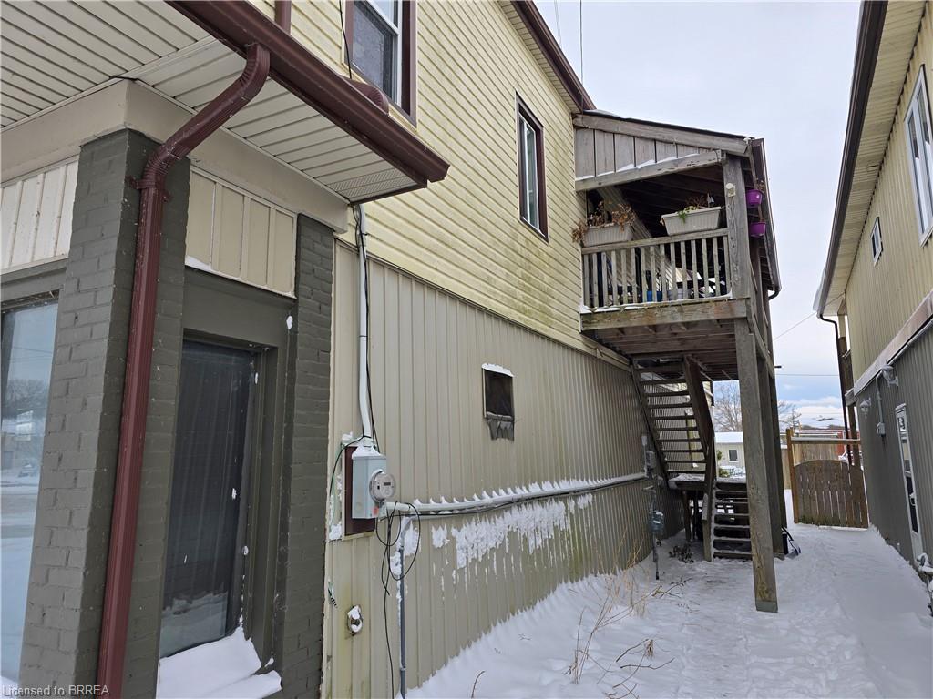 189 Townline Street Property Photo 5