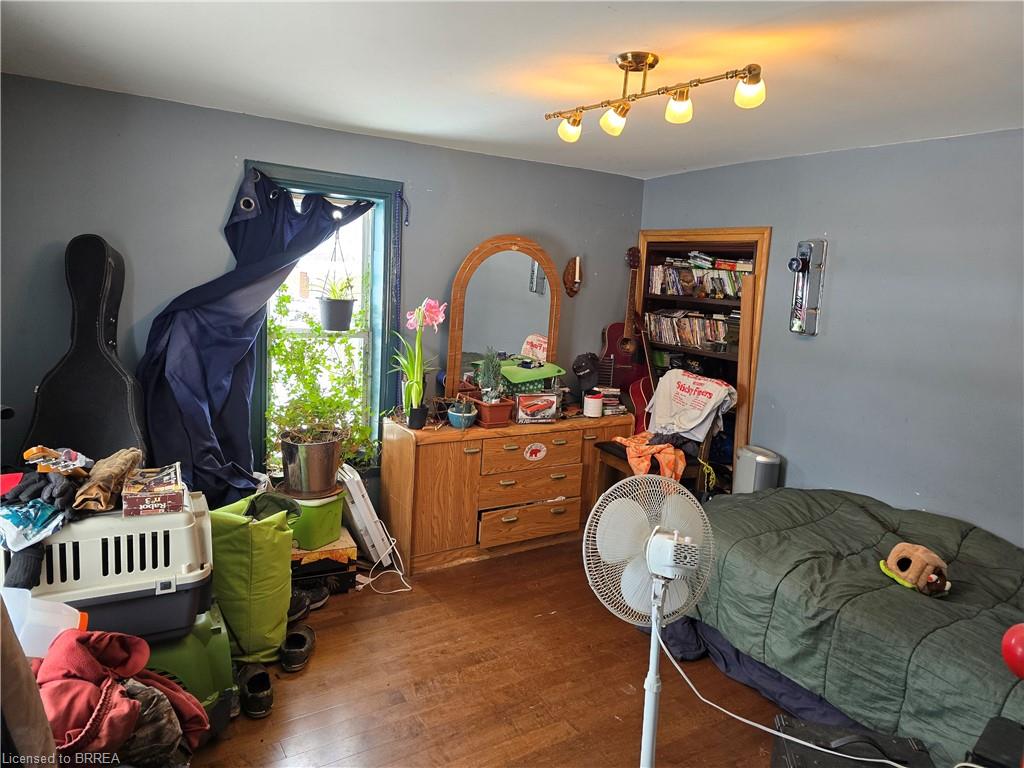 189 Townline Street Property Photo 8