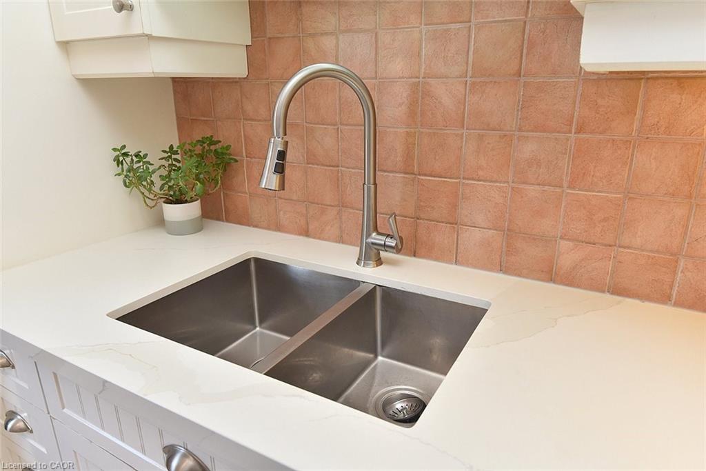16-1351 Lakeshore Road Property Photo 8