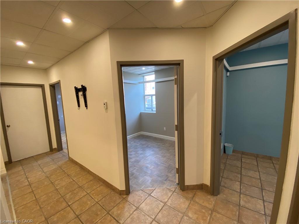 4-555 Concession Street Property Photo 3