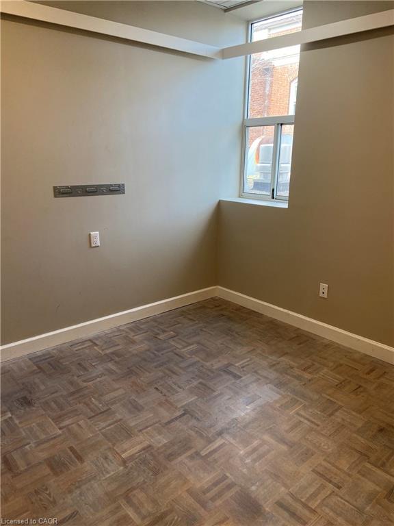 4-555 Concession Street Property Photo 6
