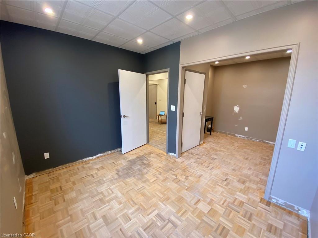 4-555 Concession Street Property Photo 8