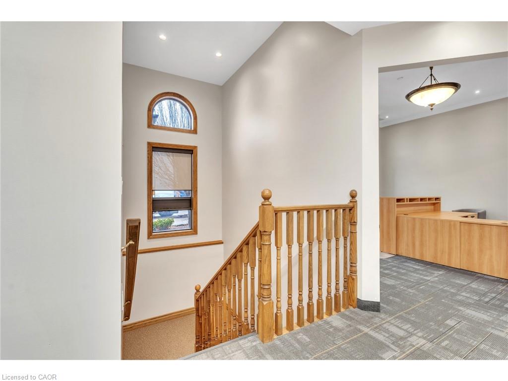 735 Bridge Street W Property Photo 10