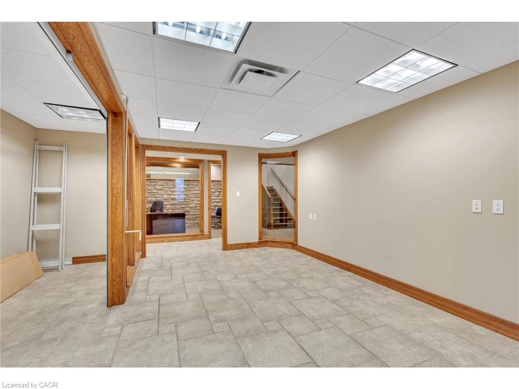 735 Bridge Street W Property Photo 21