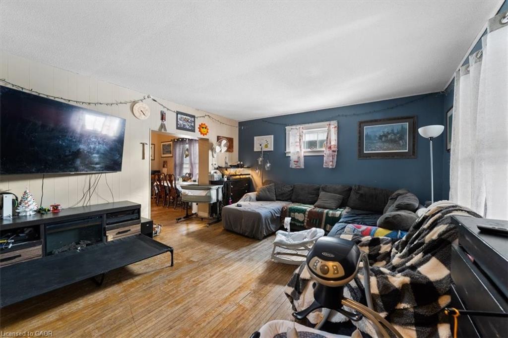 189 Kent Street S Property Photo 3