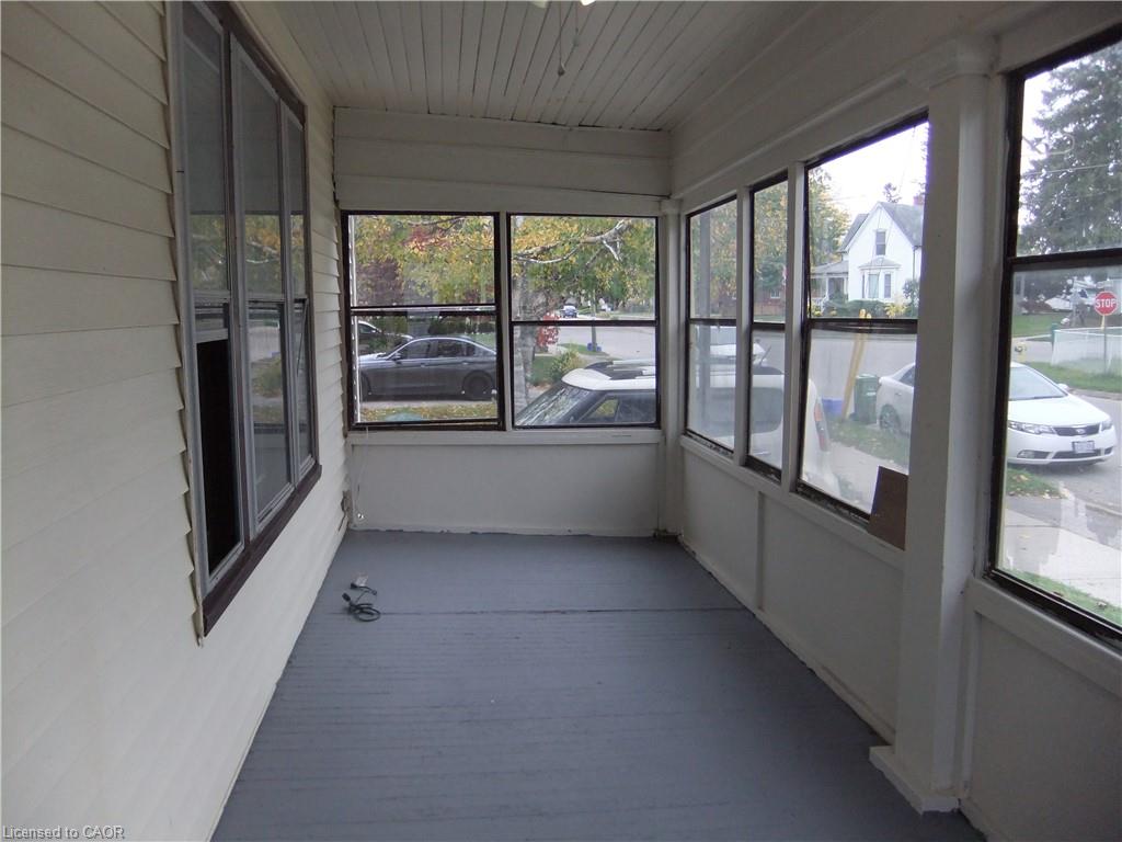 189 Kent Street S Property Photo 3