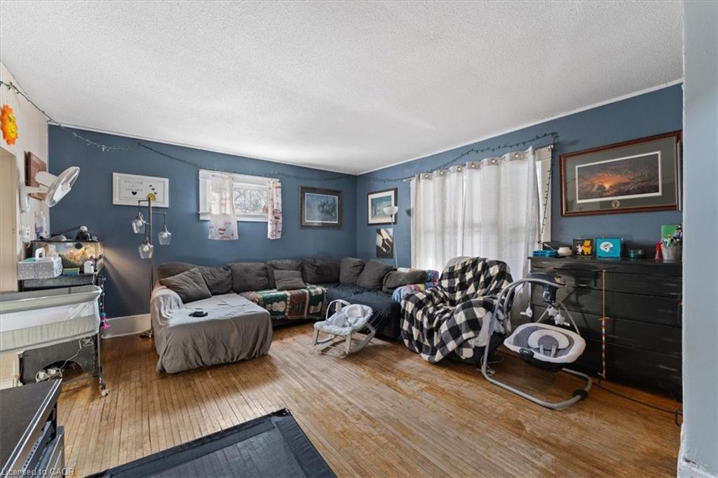189 Kent Street S Property Photo 4