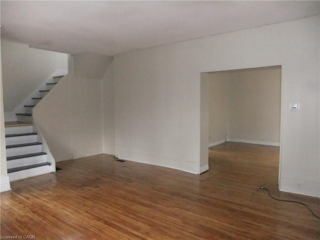 189 Kent Street S Property Photo 4