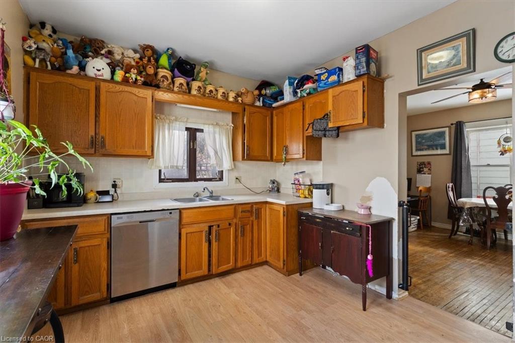 189 Kent Street S Property Photo 5