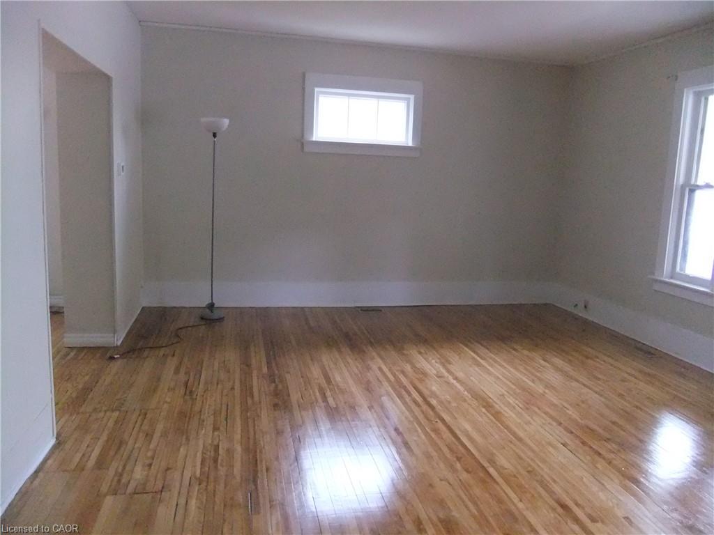 189 Kent Street S Property Photo 5