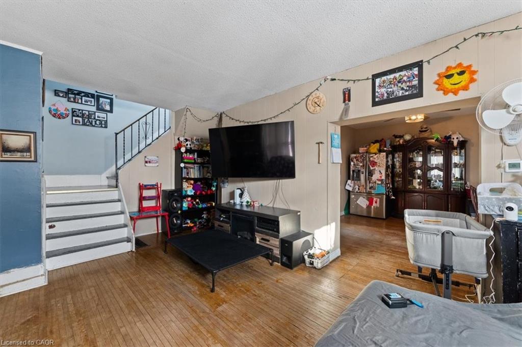 189 Kent Street S Property Photo 6