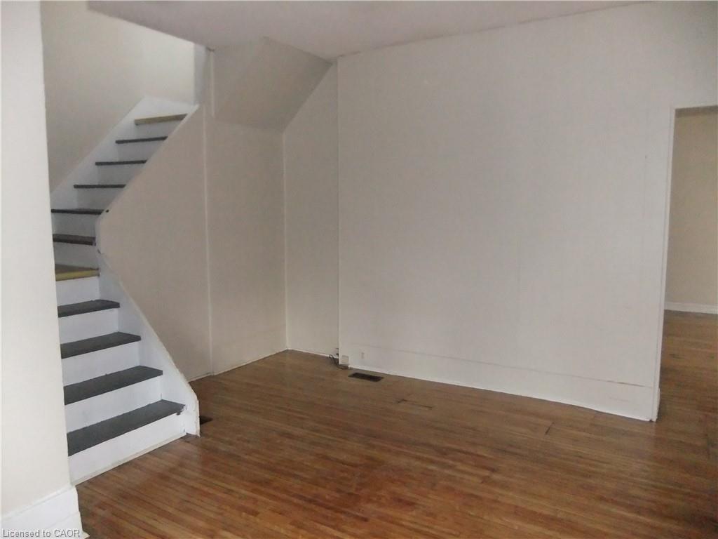 189 Kent Street S Property Photo 6