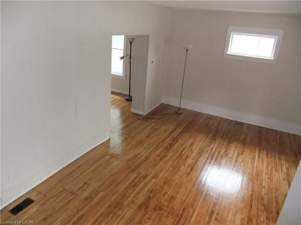 189 Kent Street S Property Photo 7