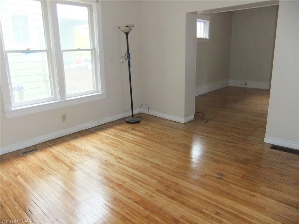 189 Kent Street S Property Photo 8