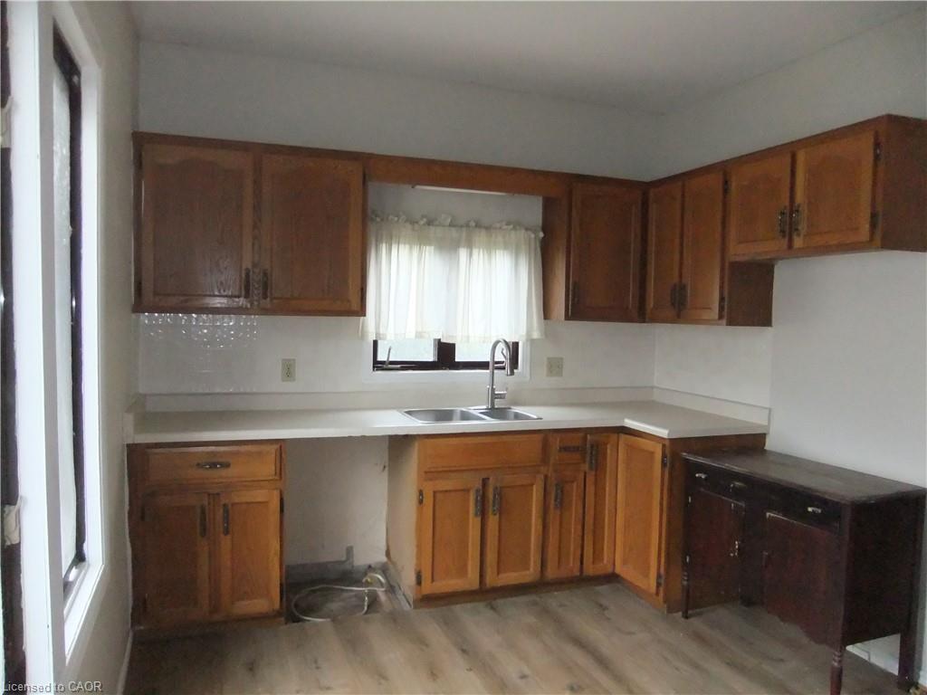 189 Kent Street S Property Photo 9