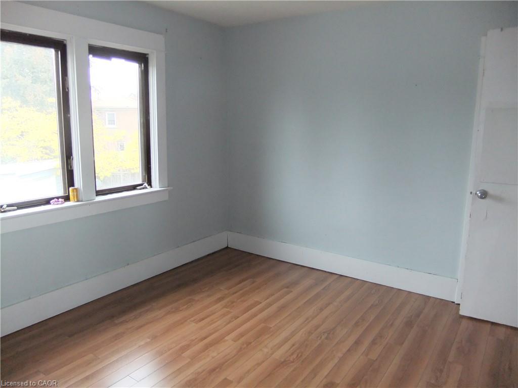 189 Kent Street S Property Photo 11