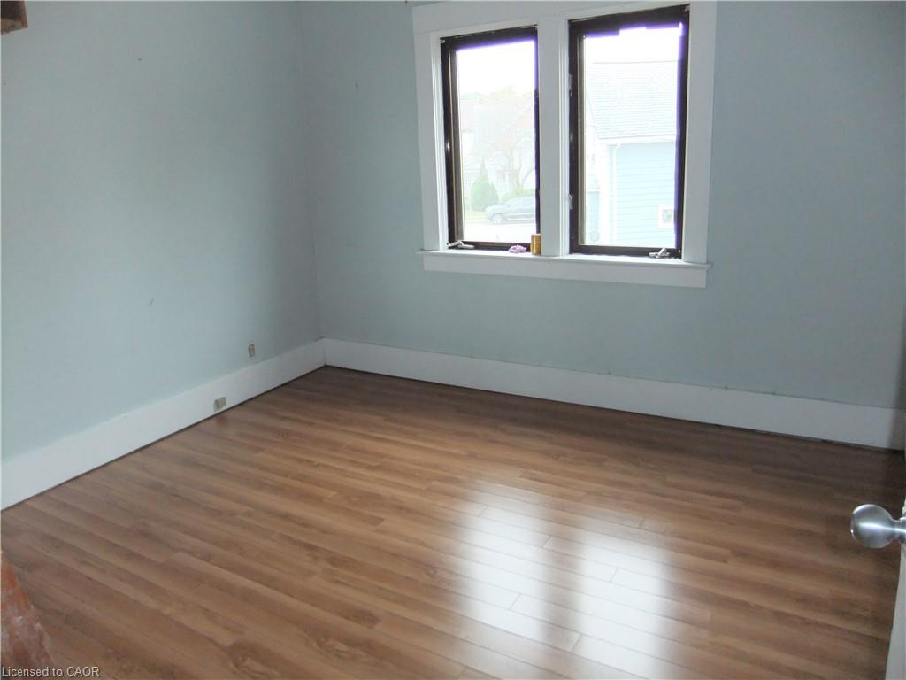189 Kent Street S Property Photo 12