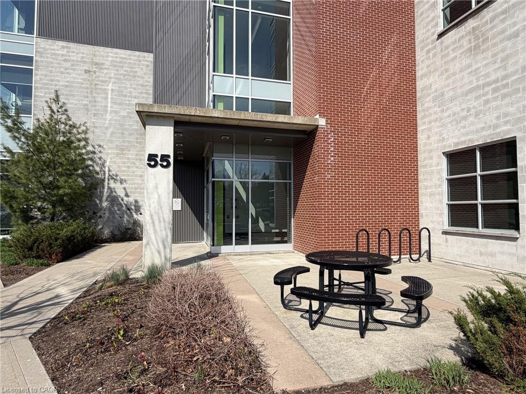 402-55 Head Street Property Photo 4