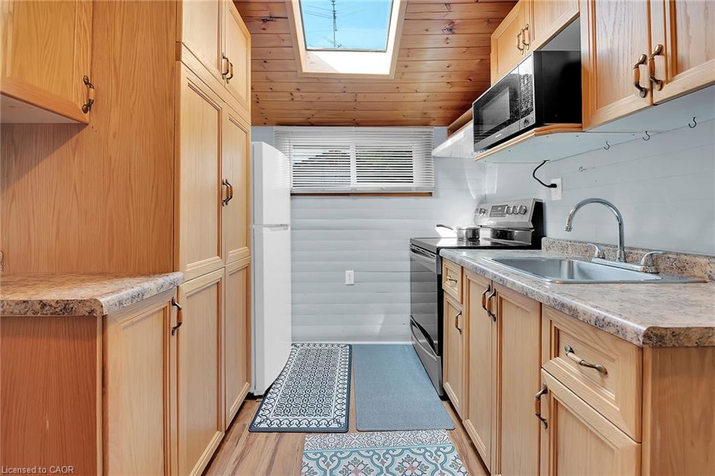 17 Maple Lane Property Photo 12