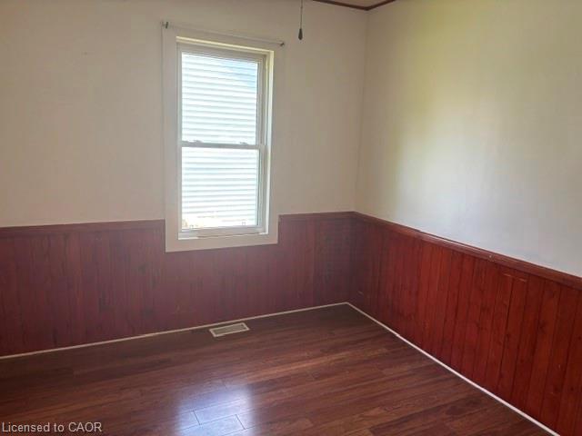 13 Second Avenue E Property Photo 9