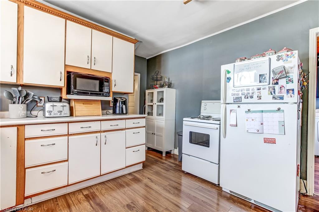 13 Second Avenue E Property Photo 12