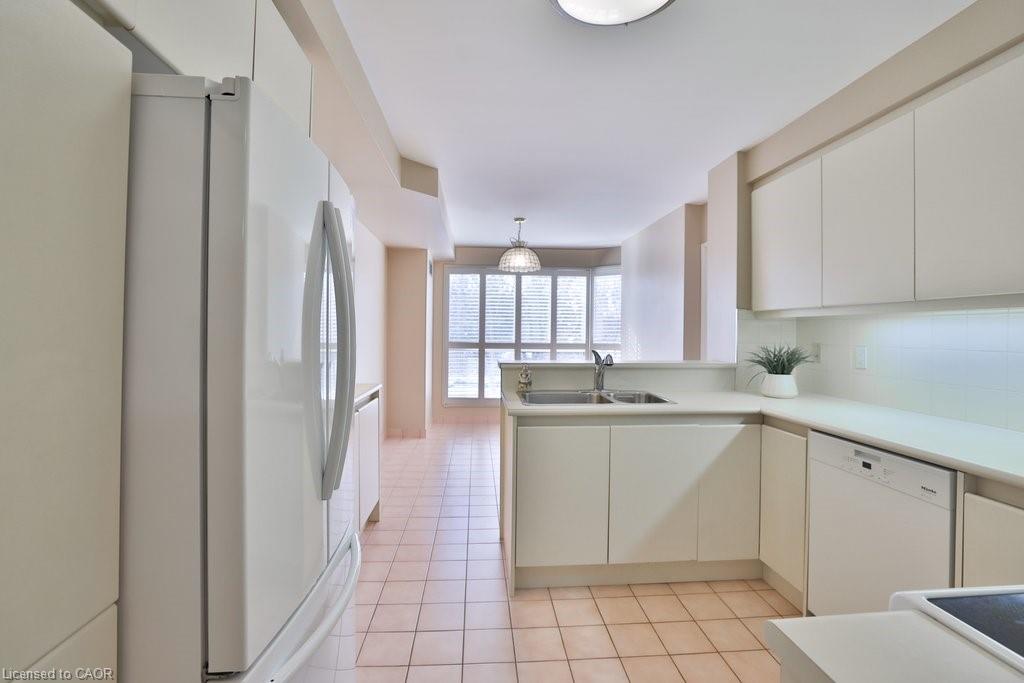 211-1800 The Collegeway Property Photo 8