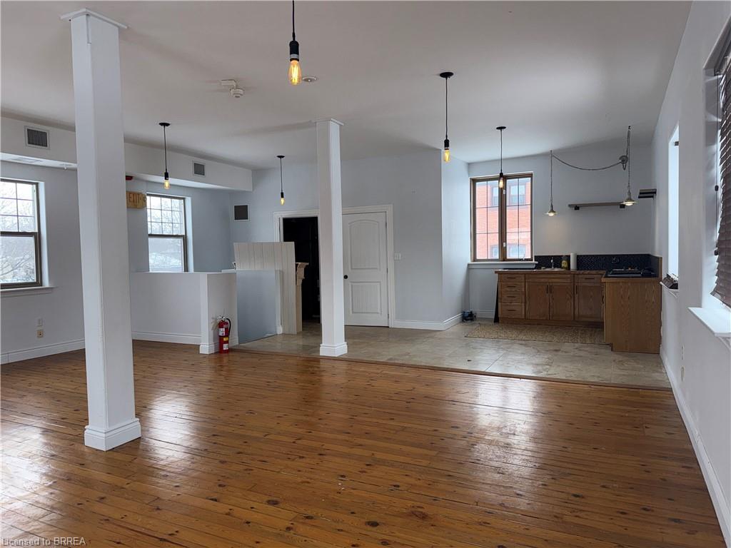 201-137 Nelson Street Property Photo 6