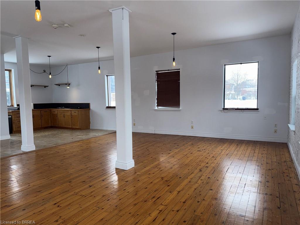 201-137 Nelson Street Property Photo 7
