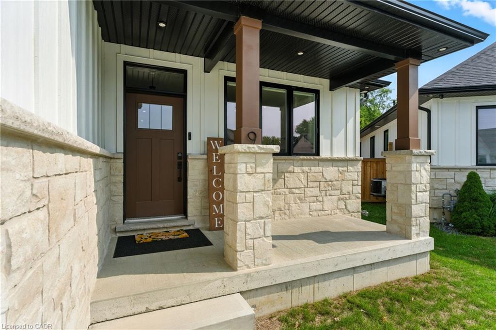 9 Macneil Court Property Photo 2