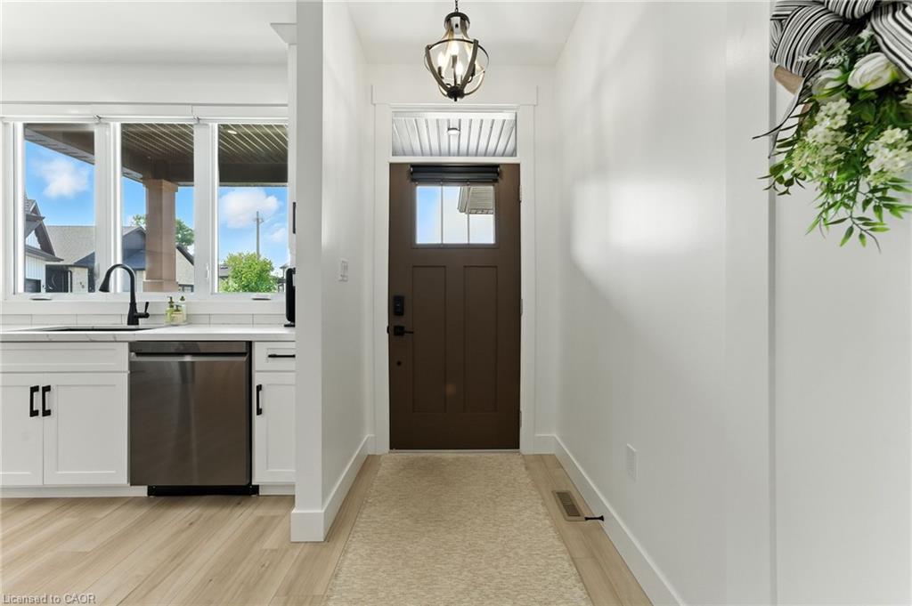 9 Macneil Court Property Photo 3