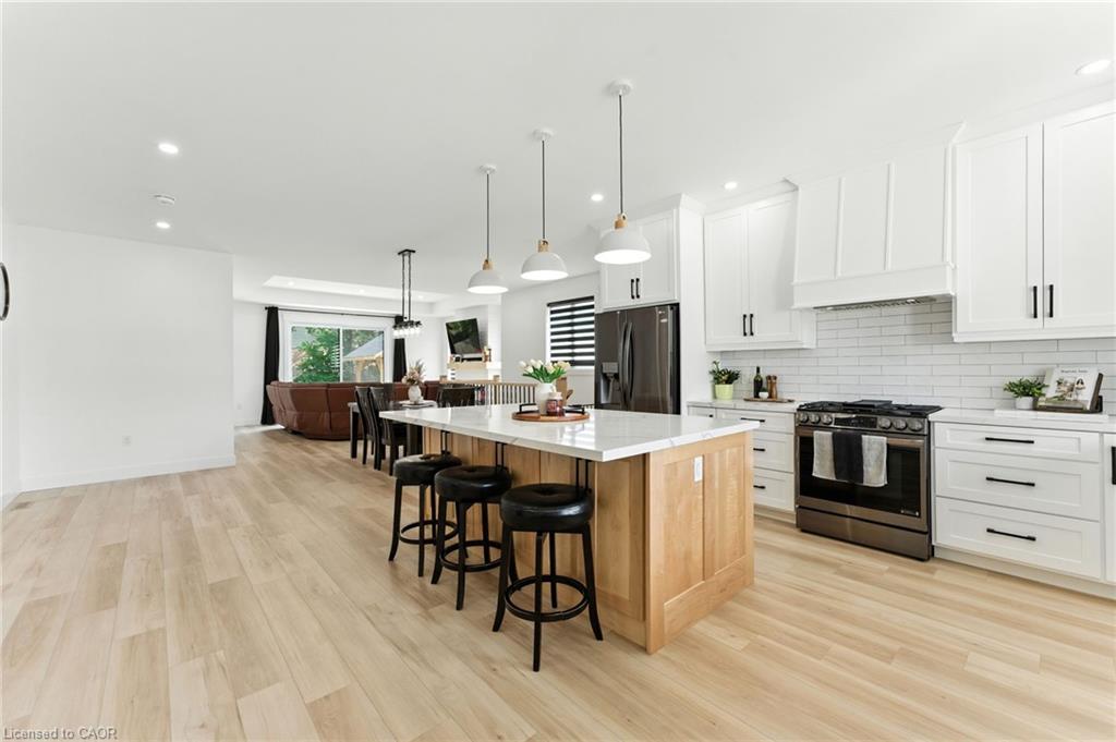 9 Macneil Court Property Photo 4