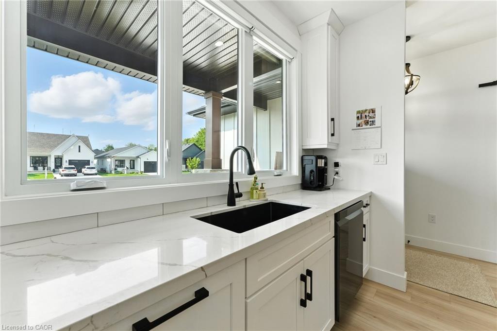 9 Macneil Court Property Photo 8