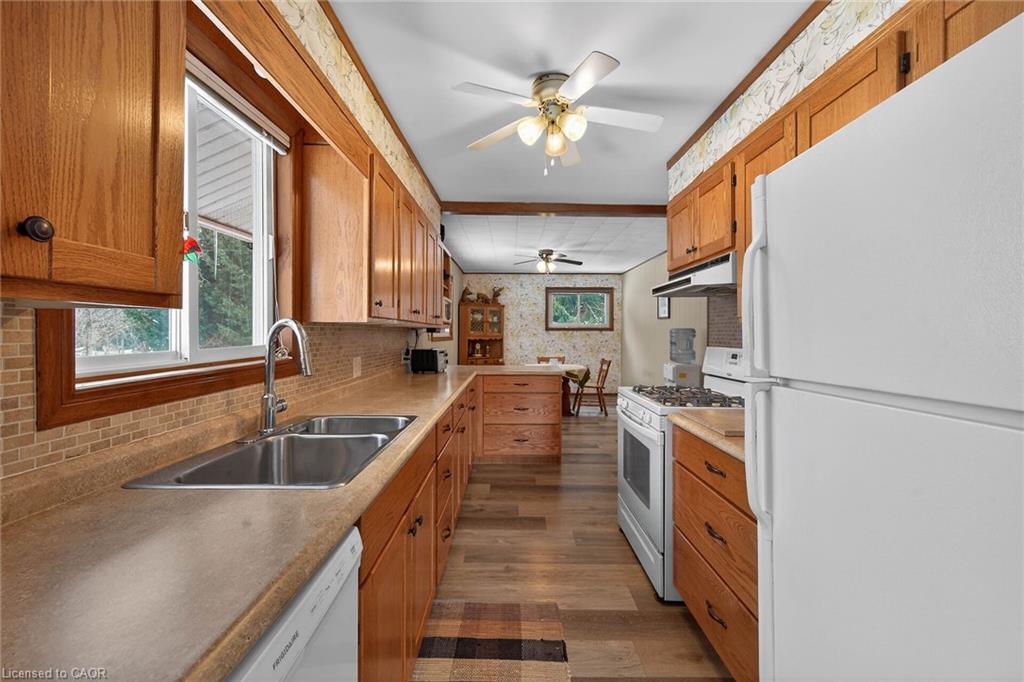 1686 Old Brock Street Property Photo 13