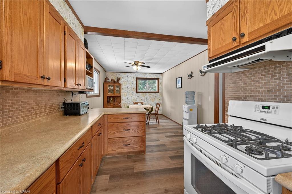1686 Old Brock Street Property Photo 14