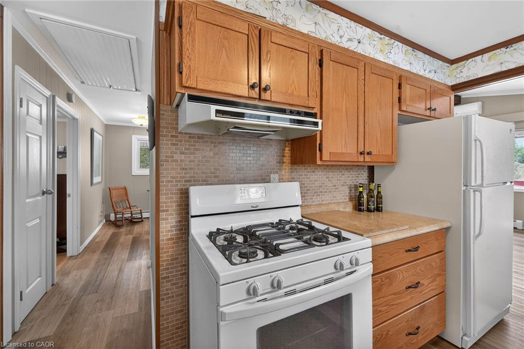 1686 Old Brock Street Property Photo 17